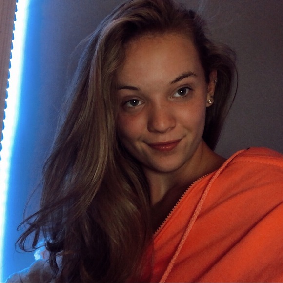 Meet your Posher, Abby - Picture 1 of 1